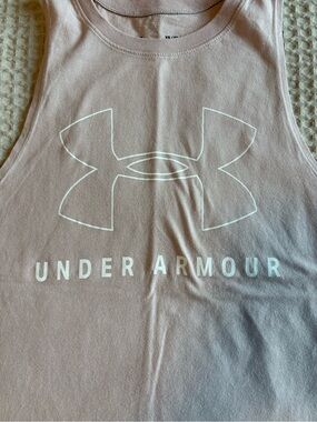 Women’s Under Armour light pink muscle tank